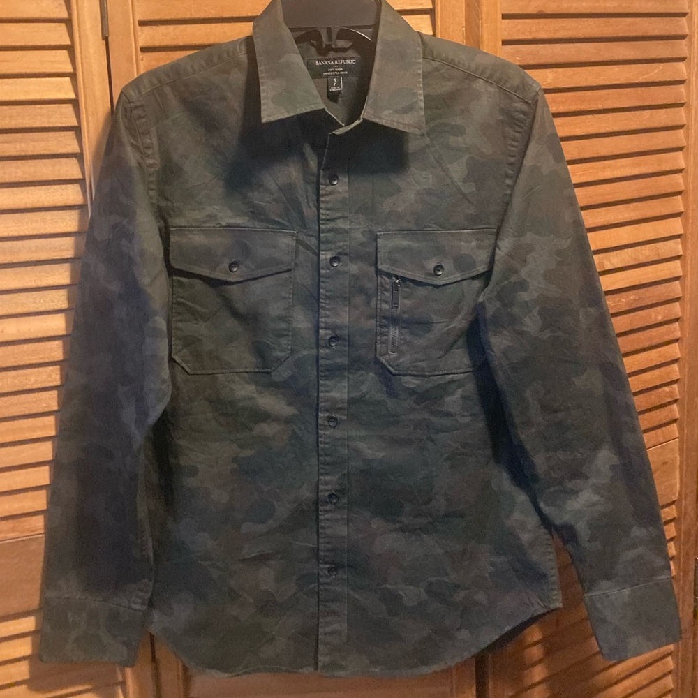 Banana Republic Slim Fit Button Down Camo Shirt